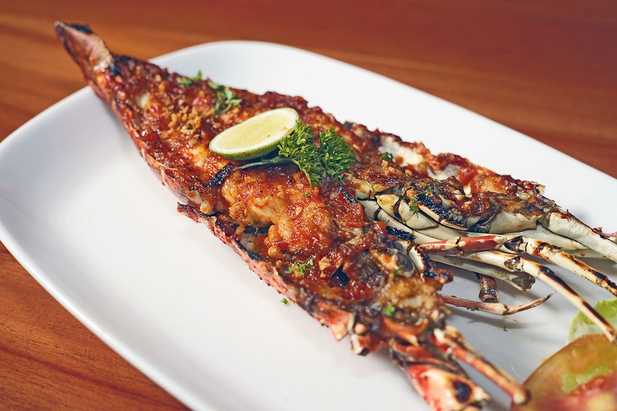 Group seafood dining with shared dishes in Kuta
